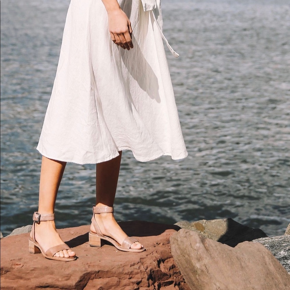 Frye Cindy Two-Piece White Block Cute Sandal Heels - Picture 3 of 13
